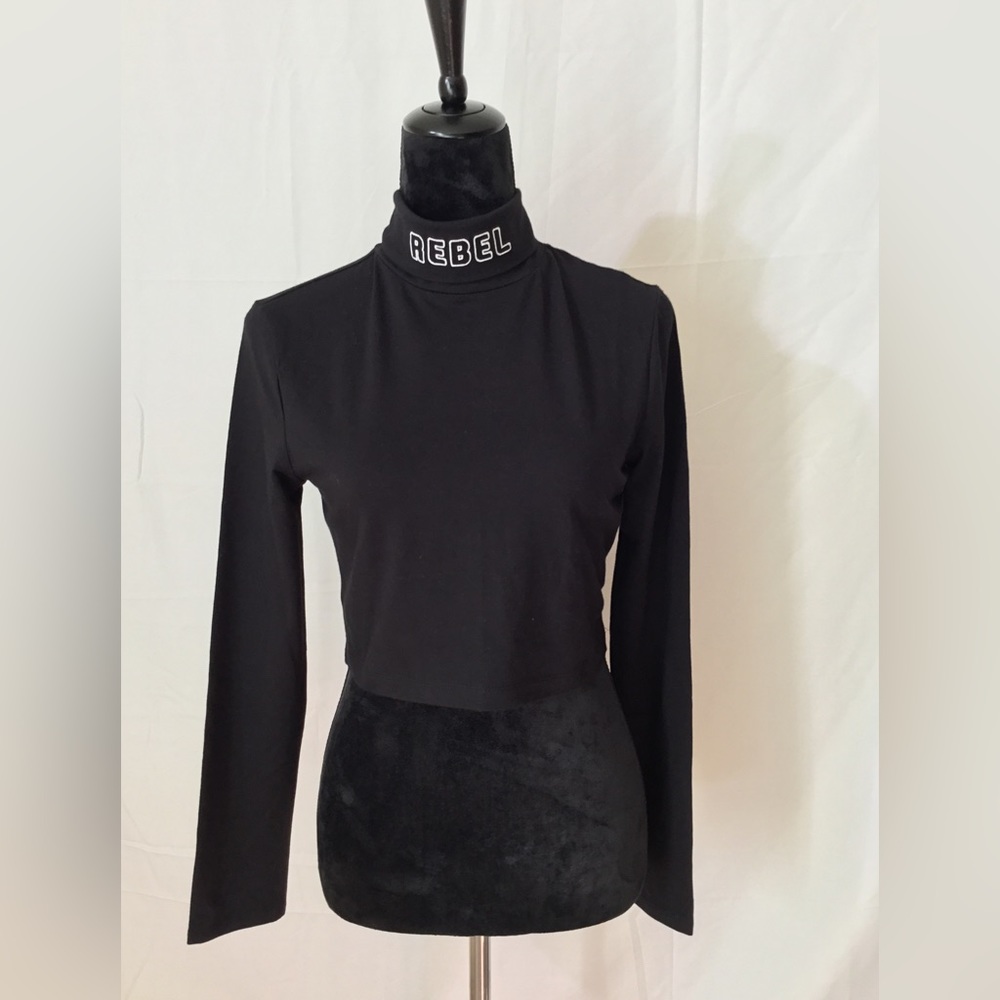 Forever 21 crop  top longsleeve. Size (L)